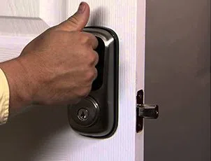 Lock Locksmith Tech Gilbert, AZ 480-525-7619 - 24-7-locksmith-key-service