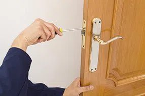 Lock Locksmith Tech Gilbert, AZ 480-525-7619 - lock-changing